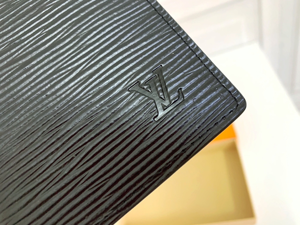 LVコピーウォレット角部分ディテール